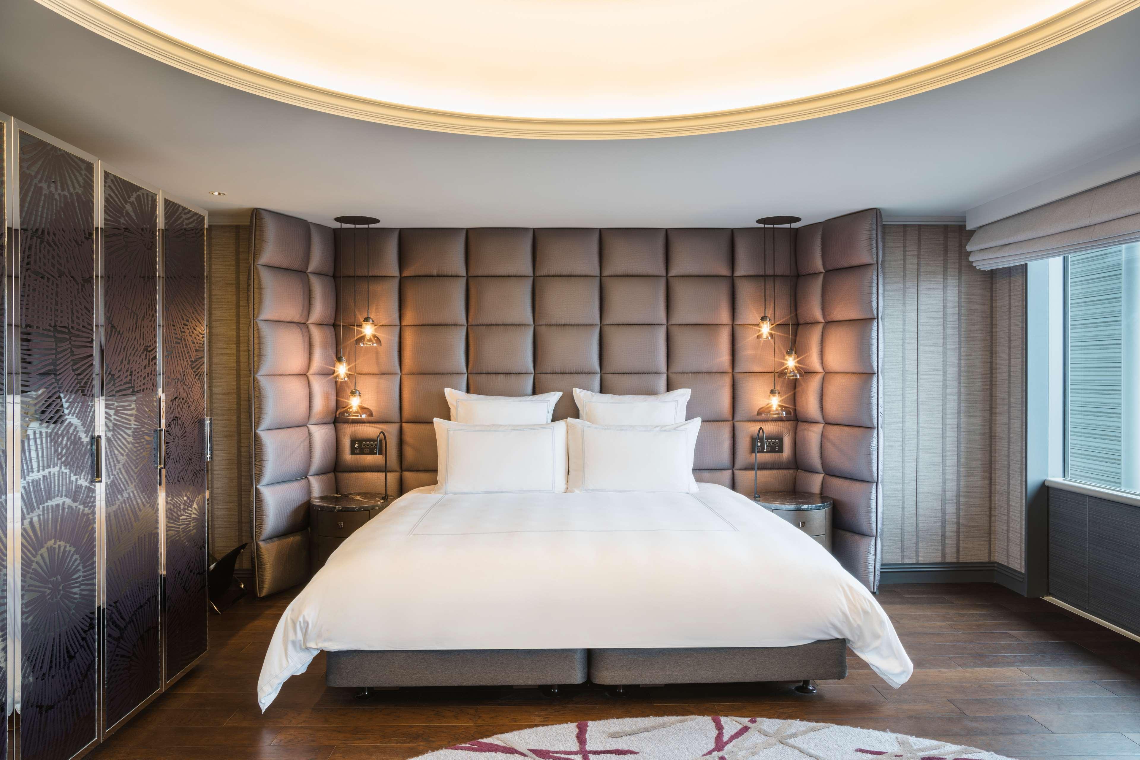 Swissotel Nankai Ósaka Exteriér fotografie A bedroom at the Mandarin Oriental
