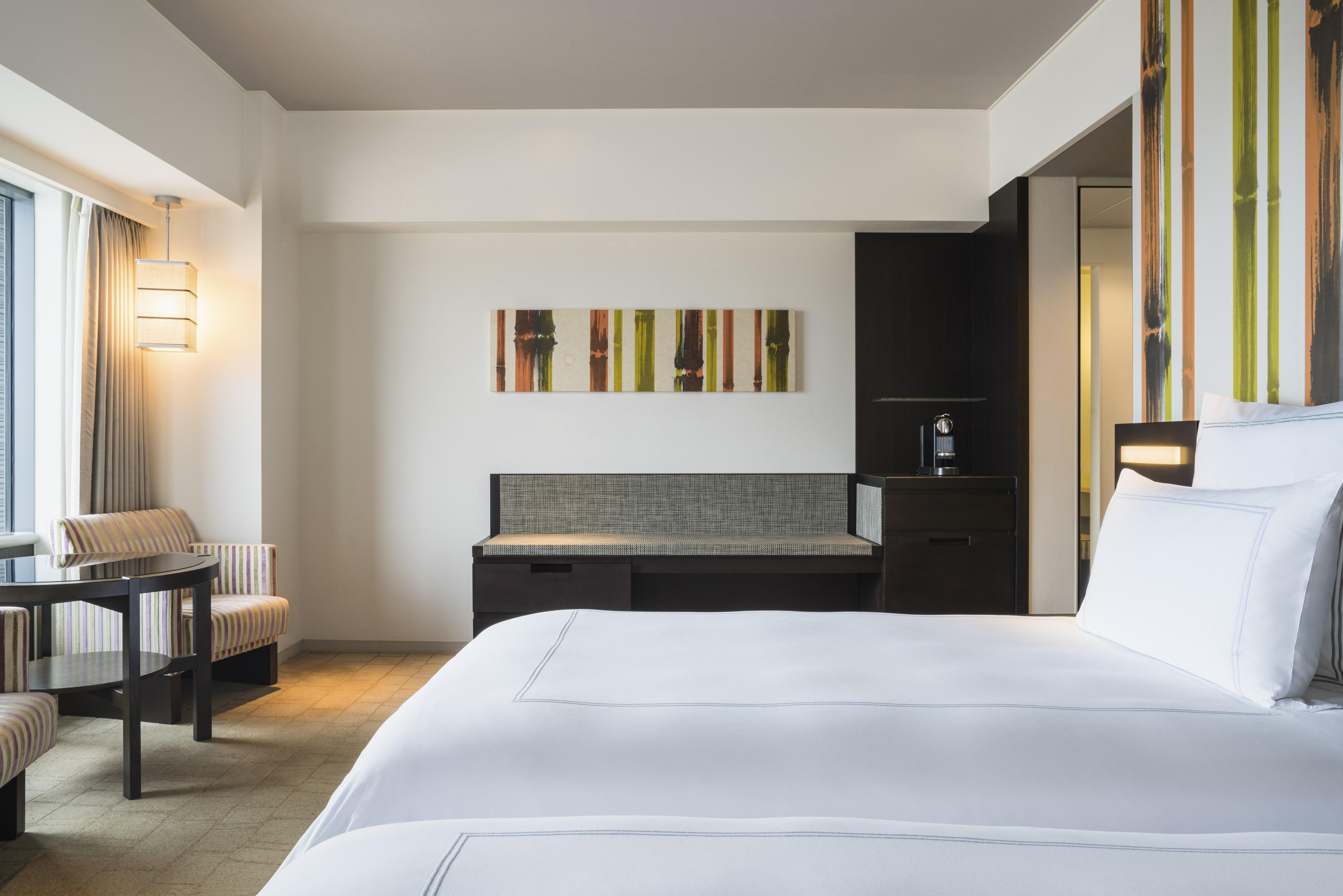 Swissotel Nankai Ósaka Exteriér fotografie A guest room at the W Hotel, Beijing
