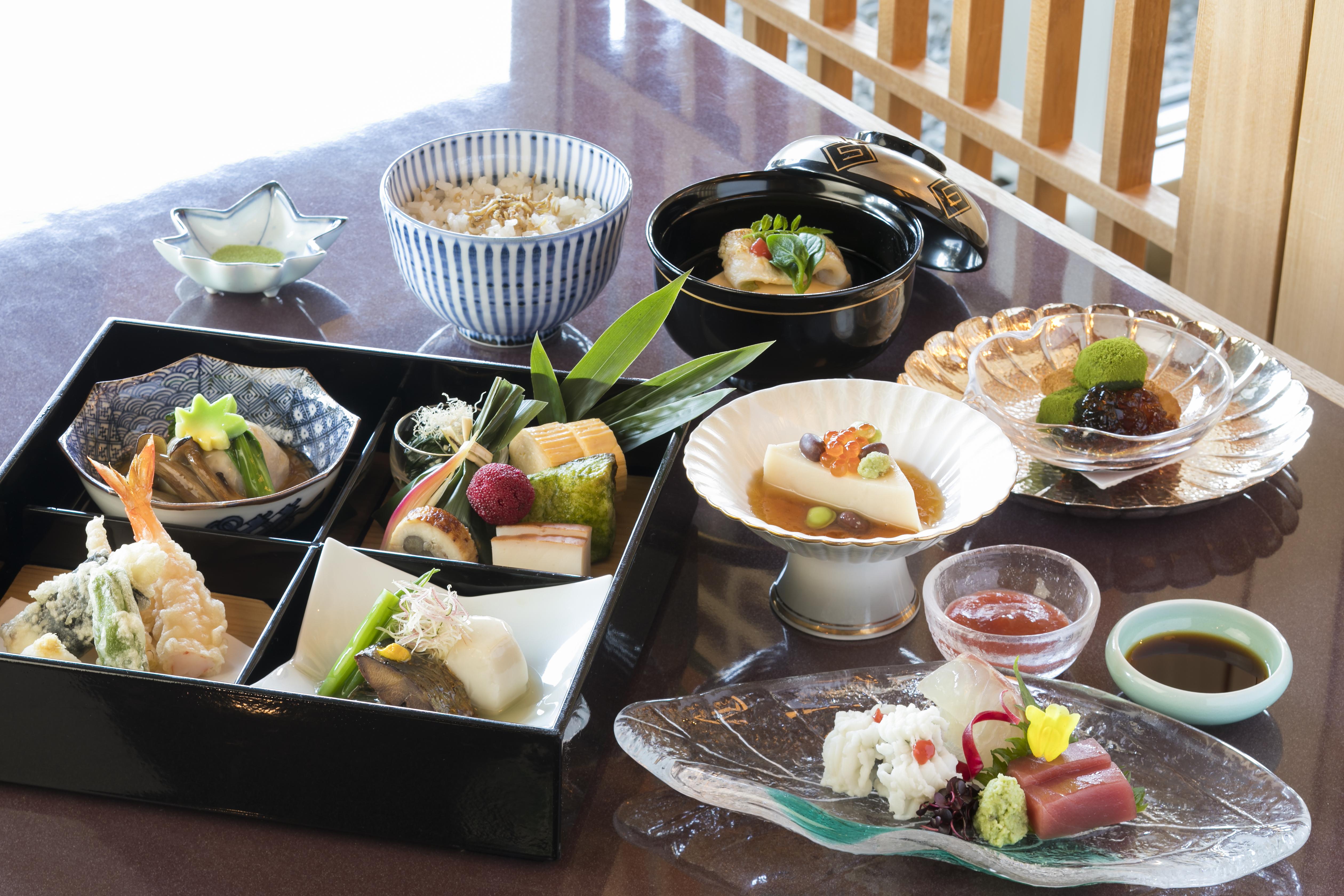 Swissotel Nankai Ósaka Exteriér fotografie A Japanese meal