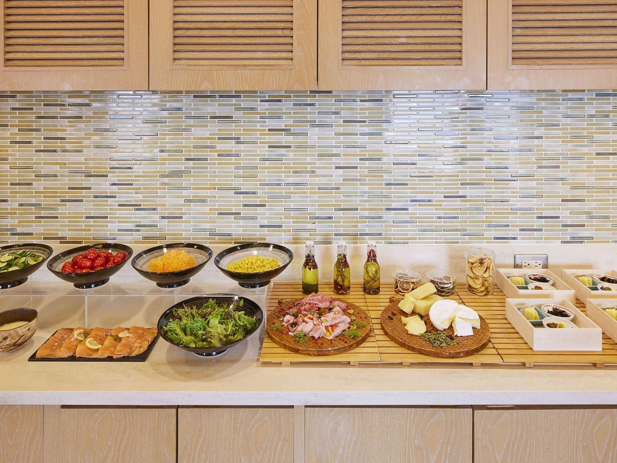 Swissotel Nankai Ósaka Exteriér fotografie A salad bar