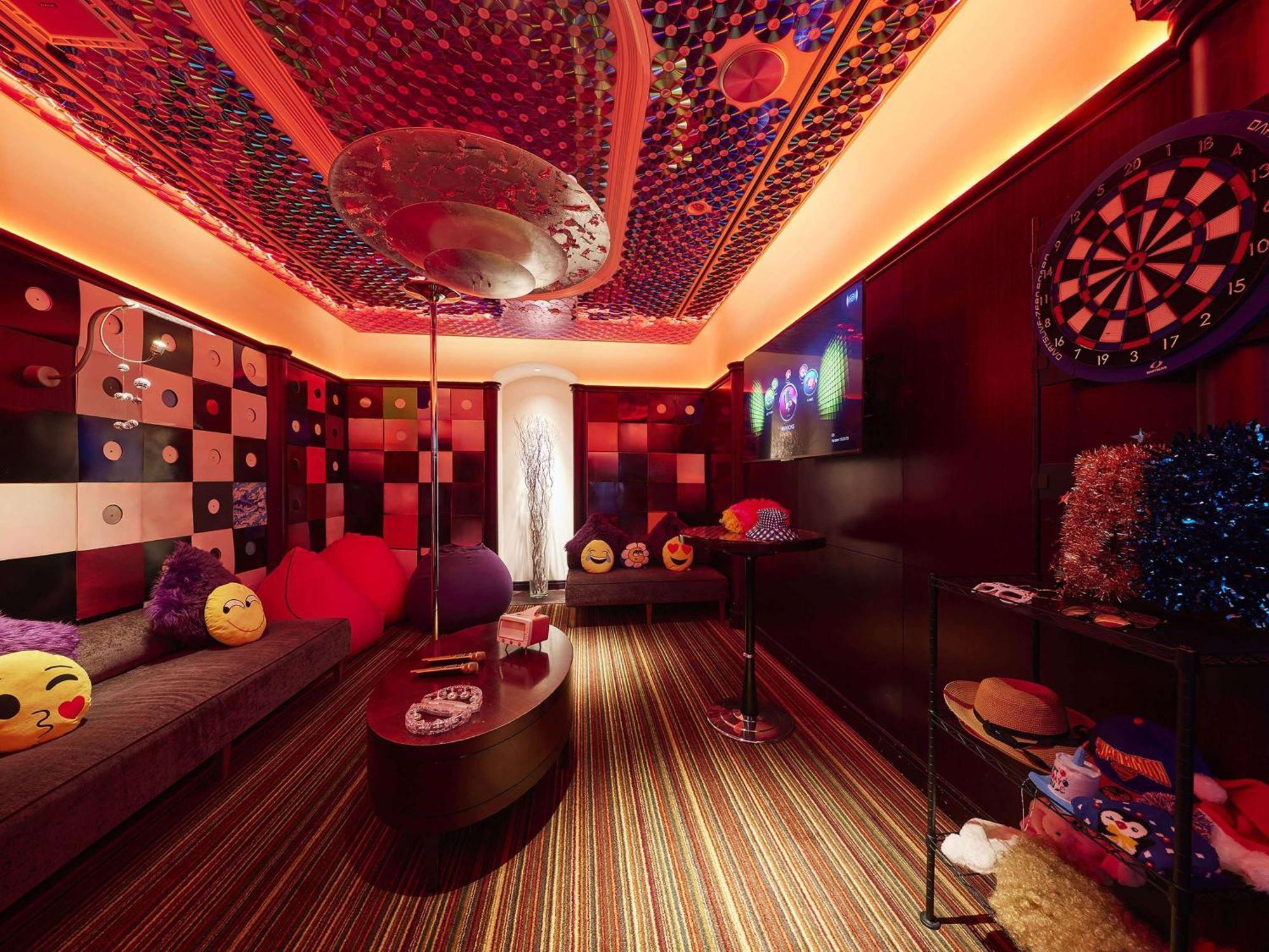Swissotel Nankai Ósaka Exteriér fotografie A karaoke box in Japan
