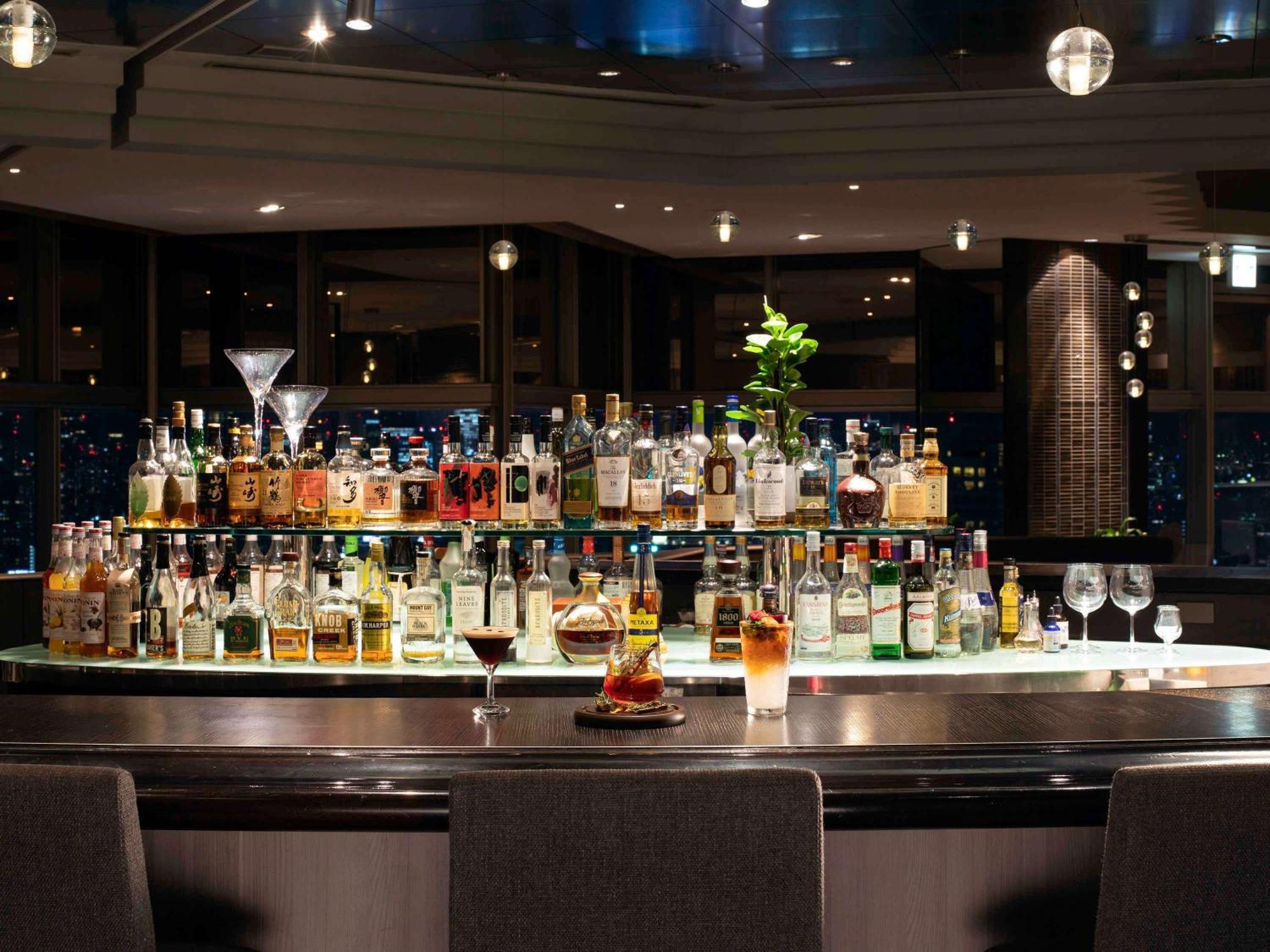 Swissotel Nankai Ósaka Exteriér fotografie The bar at the 360° Lounge