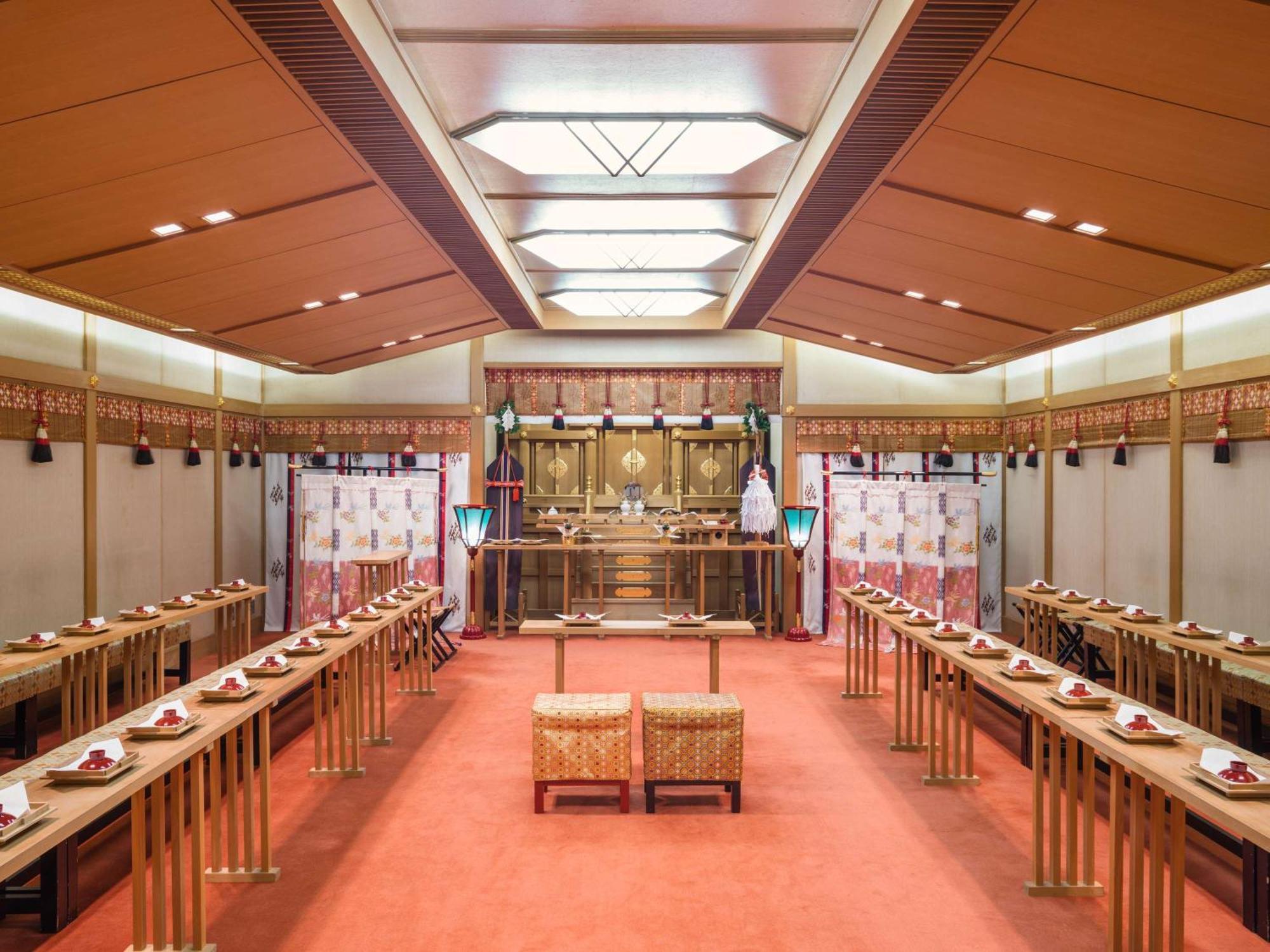 Swissotel Nankai Ósaka Exteriér fotografie The interior of a shinto shrine